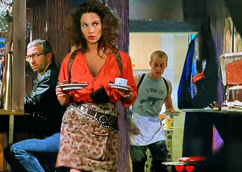 Lizzi serviert, Alex arbeitet in der Küche