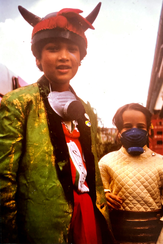 Zwei Darstellet mit Maske