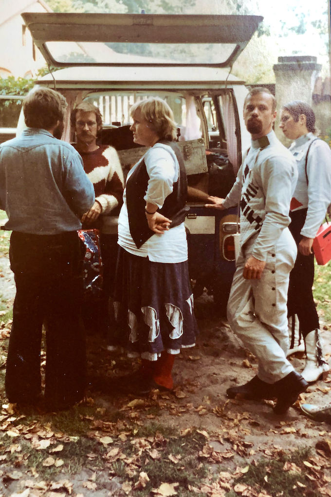 Regisseur Caspar Harlan im Gespräch mit den Darstellern