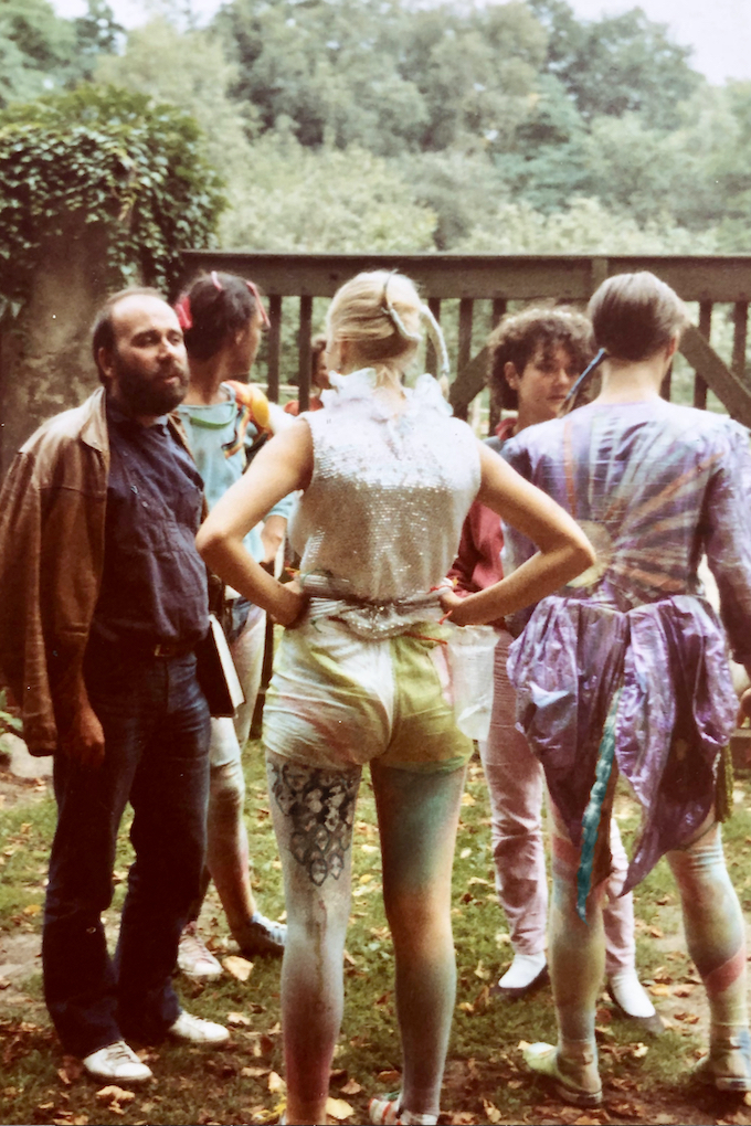 Regisseur Rudi Bergmann im Gespräch mit den Darstellern