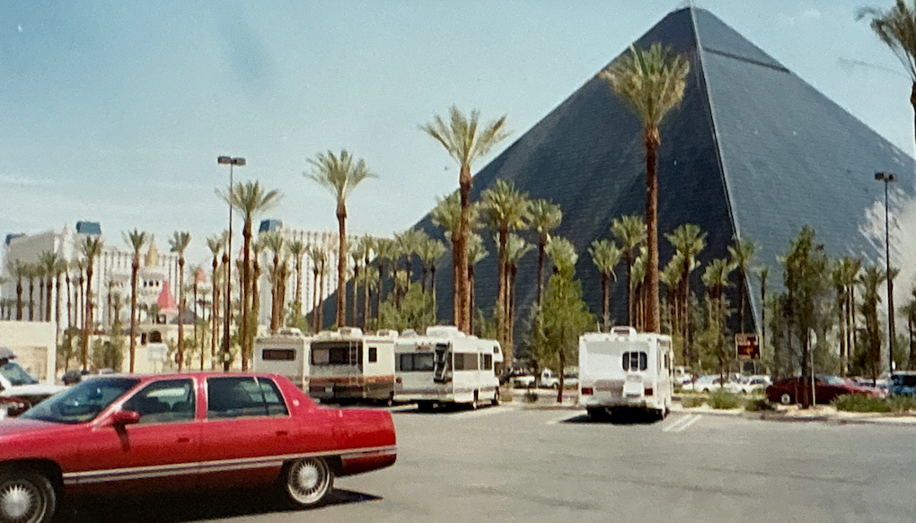 der Parkplatz des Luxor