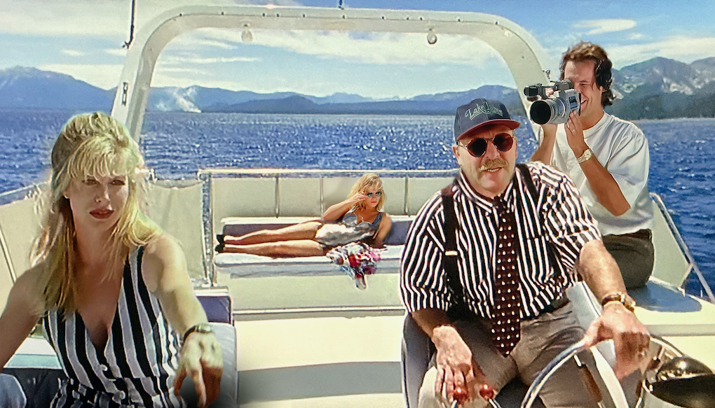 Die Darsteller auf einem Boot