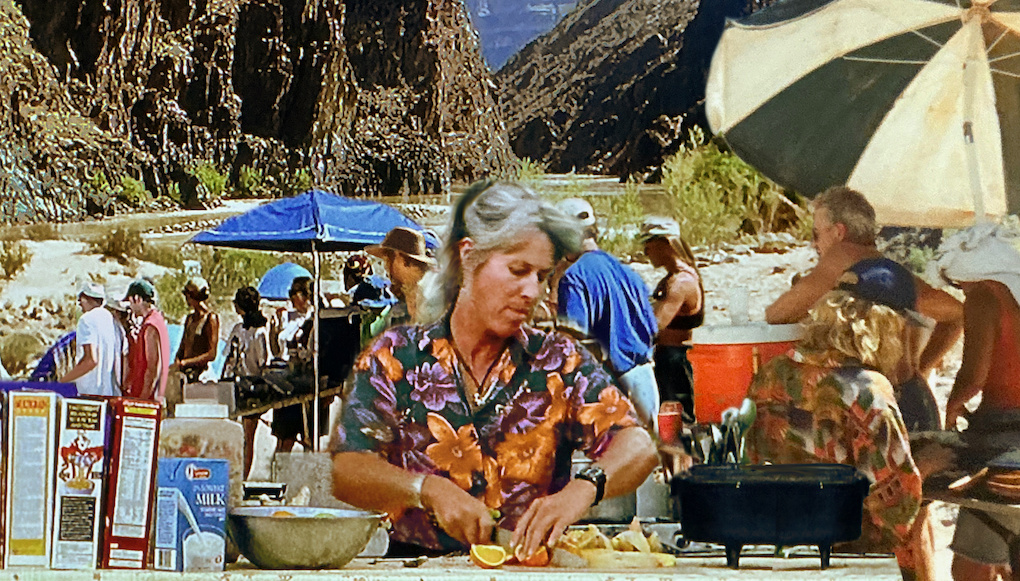 Es wird im Freien gekocht