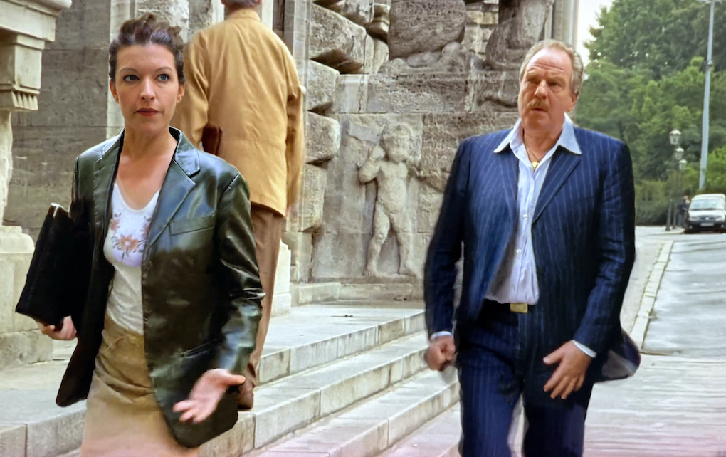 Mario verfolgt eine verdächtige Frau