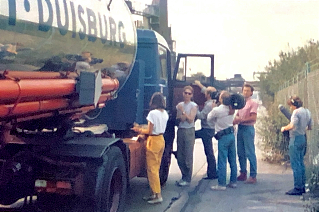 das Drehteam probt die Einstellung