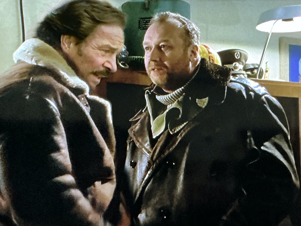 Die Freunde, Tischler und Kowa besprechen das weitere Vorgehen