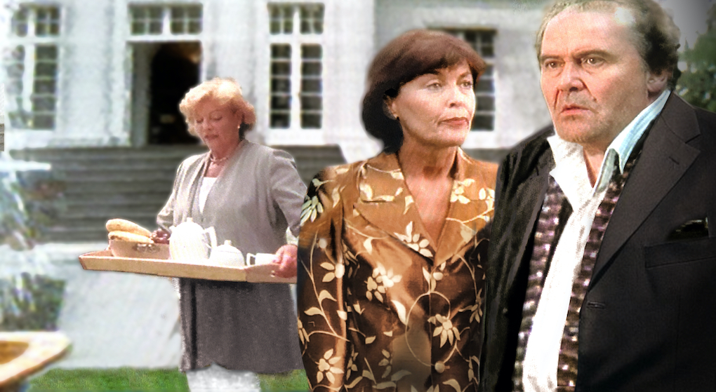 Ursula vor der Villa des Bankdirektors