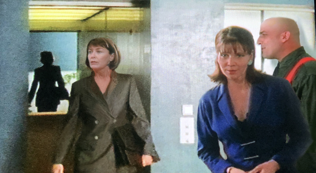 Ursula geht in die Firma um die Geschäfte ihres Mannes zu übernehmen