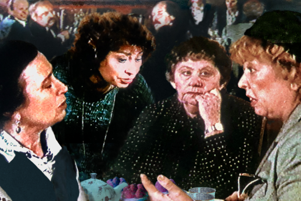 die Frauen des Dorfes beim Trauercafe