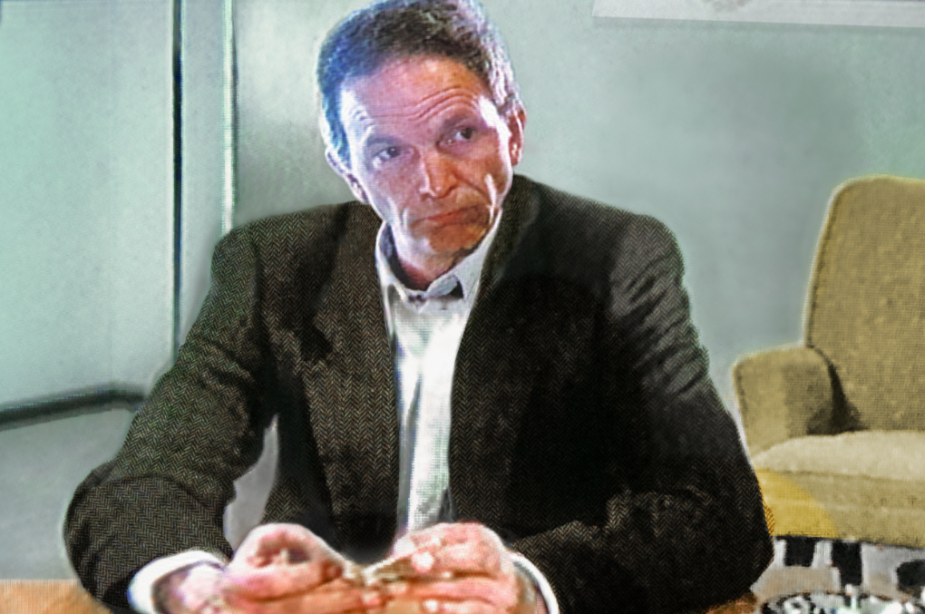 der Kommissar verhört die Bewohner