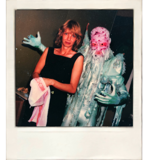Brigit Schrader Gruse mit dem Darsteller des Glibbermonsters